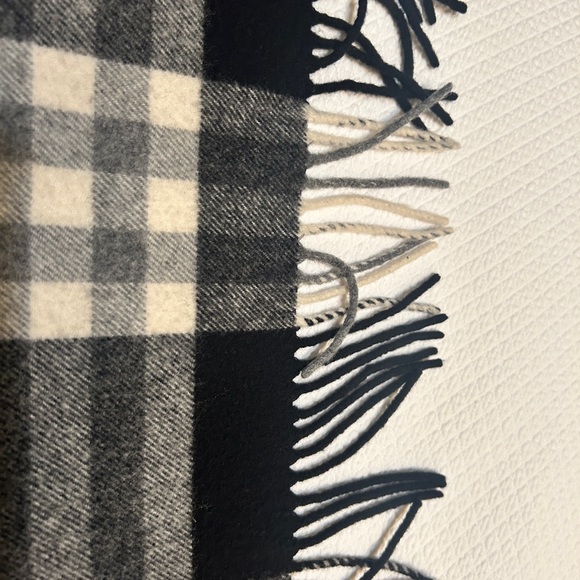 Burberry Plaid Cape with Hood. Bought at London Burberry store - Picture 6 of 12